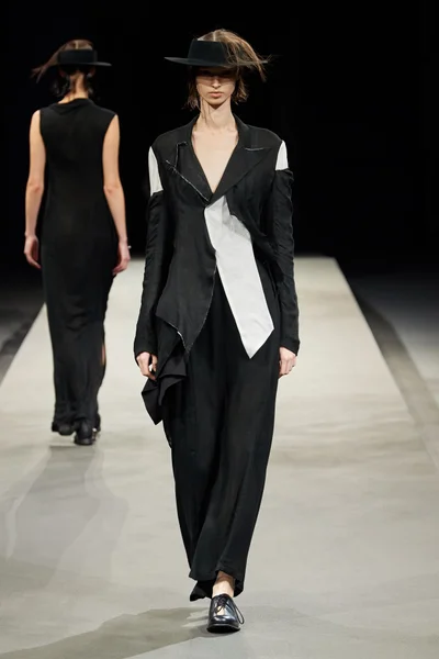 Look 11